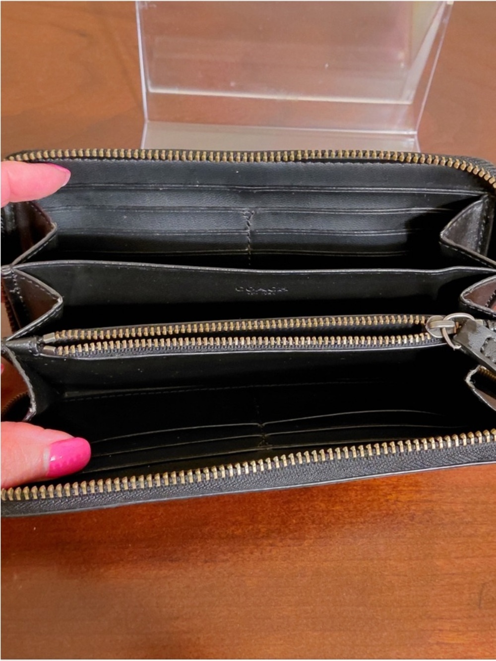 Coach Black Leather Accordian Zip Around Wallet - Picture 3 of 10